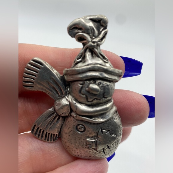 Pewter Snowman Brooch Engraved APP 97 Adorable & Whimsical - Picture 4 of 7
